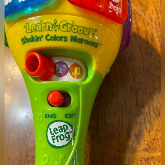 LeapFrog learn and groove shaking colors maraca, English & Spanish bilingual - Picture 2 of 5
